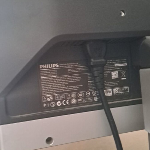 Philips 170B7CS/00 Monitor like new, 17 inch, ergonomic base, USB hub