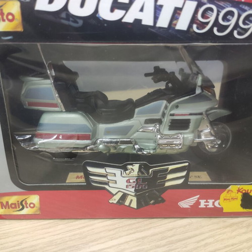 Maisto Honda Gold Wing SE scale model 1:18
