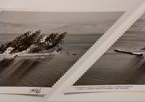 Καρτ ποστάλ "ΚΕΡΚΥΡΑ - ΔΕΙΛΙΝΟ ΣΤΟ ΠΟΝΤΙΚΟΝΗΣΙ", ασπρόμαυρο.