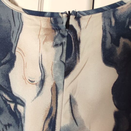 Dress with print V neckline size S like new, black and gray