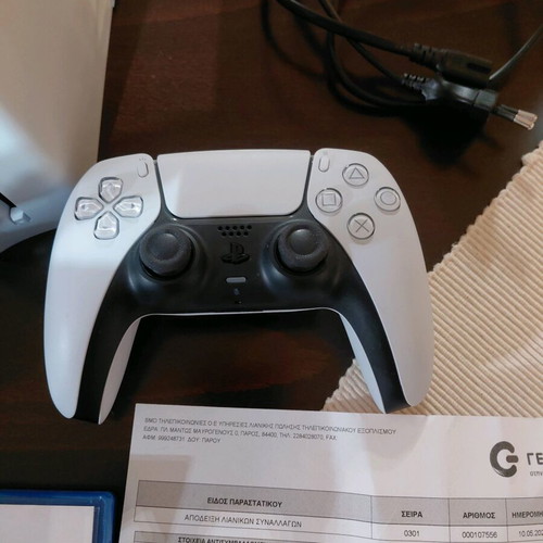 PlayStation 5 Slim Disc Edition with 2 DualSense controllers and Gran Turismo 7 like new