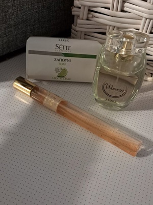 Woman Elode perfume with gift set