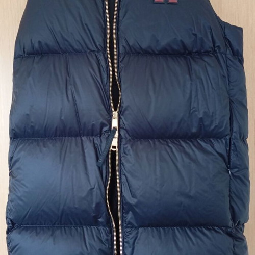 Tommy Hilfiger sleeveless down jacket like new, size L