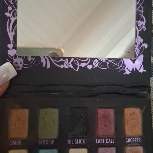 Urban Decay eyeshadow palette used