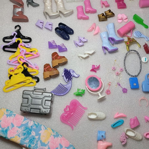 Barbie and My Scene accessories pack like new, 60+ pieces