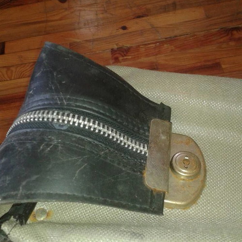 Cheney England 1945 vintage bag with zipper without key