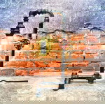 Φωτιστικό γραφείου βιομηχανικού στυλ (industrial) από σιδερένιους σωλήνες ύδρευσης.