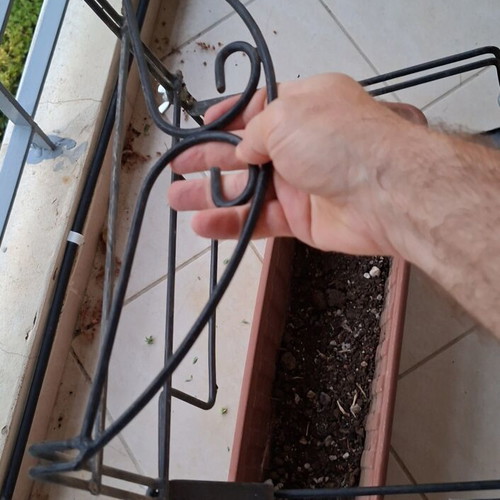 Terracotta planter with metal stand set