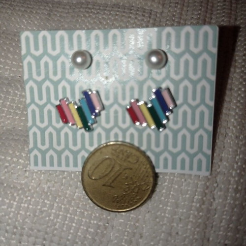 Small stud earrings like new, pack of 2 pairs with pearls and colorful hearts