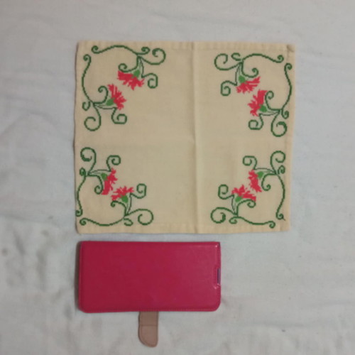Small vintage handmade embroidered table linen like new, 1970