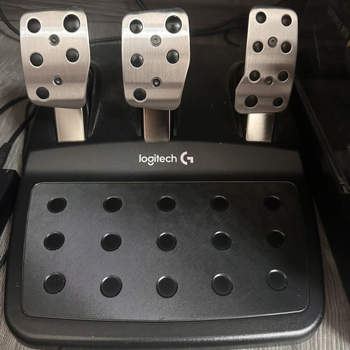Gaming computer used with full peripherals and bonus Trust joystick