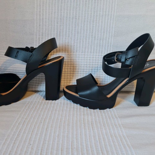 Gazel leather platform shoes new black size 40 with Mac collection heels gift
