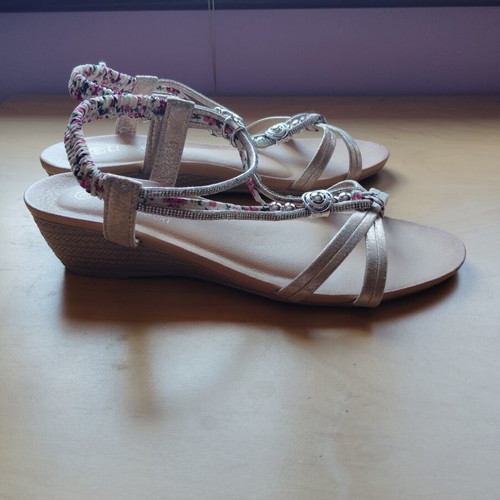 Women's sandals size 40 like new, colorful and gold