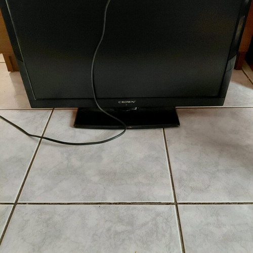 Crown TV 24 inches used with Scart, VGA, HDMI 1