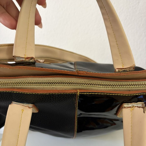 Black Handbag crossbody used, medium size, leather-vinyl