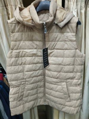 Sleeveless women's beige 6023 vest new with pockets and detachable hood