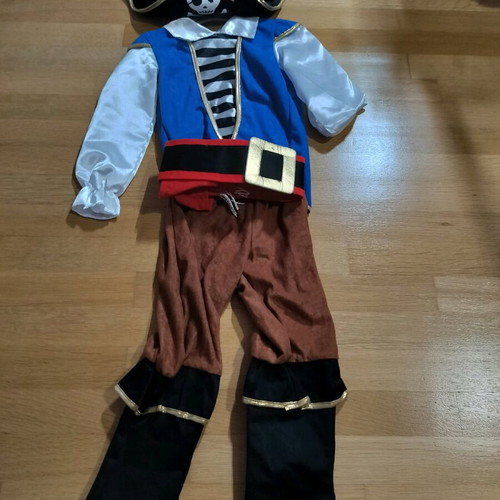 Pirate costume new for ages 3-5