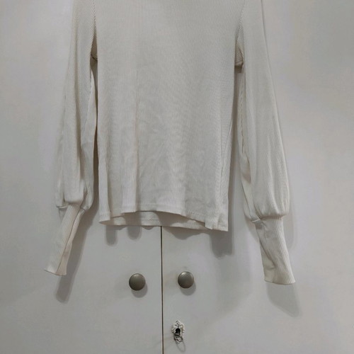 Stradivarius basic ecru small size 7 with box in excellent condition