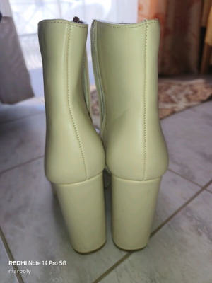 Cream ankle boots with heel like new