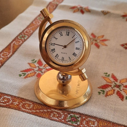 Table clock used, miniature quartz with photo frame