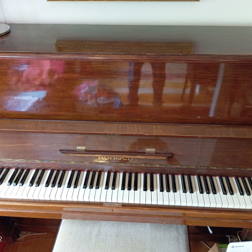 Piano used upright Ronisch