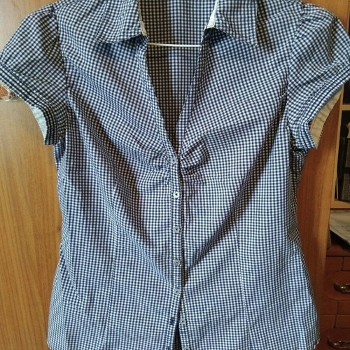 Women's shirts like new, set of 2 in pink stripes and blue check