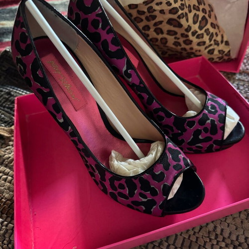 Betsey Johnson satin pumps like new, size 37.5, pink