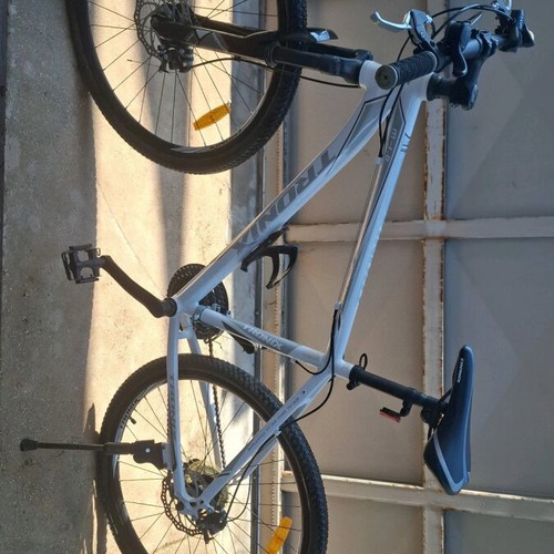 Mountain bike used, aluminum frame, 21 speeds, 26 inch wheels