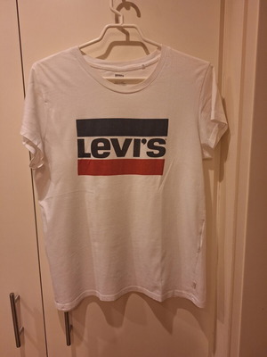Tshirt Levi's white size M like new