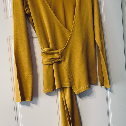 Mustard wrap blouse like new, size M, Fiorenti Fashion Club