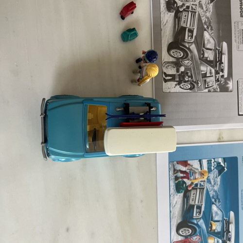Playmobil 9281 Winter Family Car like new with instructions