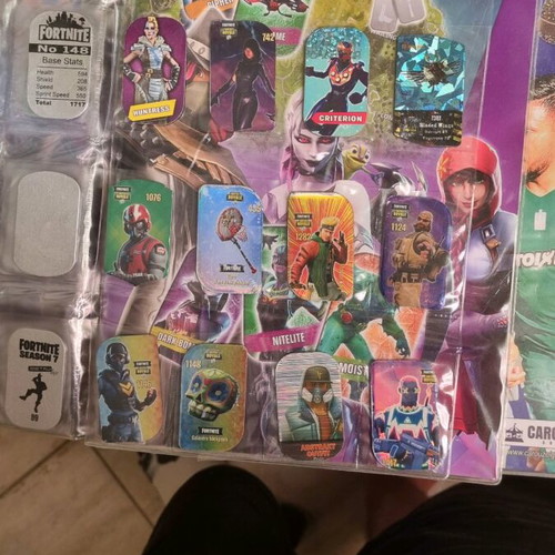 Collectible football and Fortnite albums like new, 2 pieces
