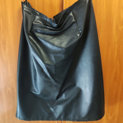 Leather skirt with zipper like new, size L 40 12, black