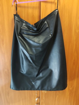 Leather skirt with zipper like new, size L 40 12, black