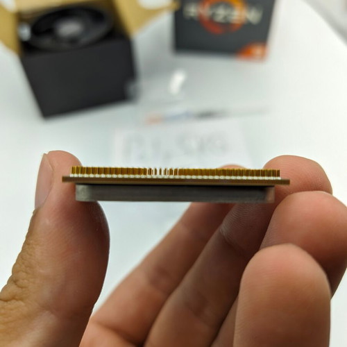 AMD Ryzen 3 2200G with Radeon Vega 8 graphics like new, includes cooler and thermal paste