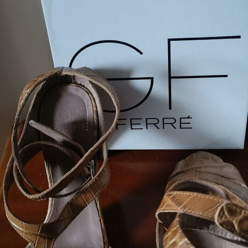 Gianfranco Ferre Croco Leather Sandals Size 37 Like New