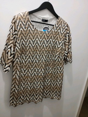 Γυναικεία μπλούζα κοντομάνικη Rodonna καινούργια με εσωτερική επένδυση και βάτες