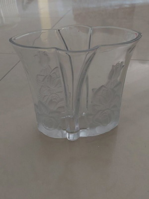 Glass container like new, height 15cm, width 15cm