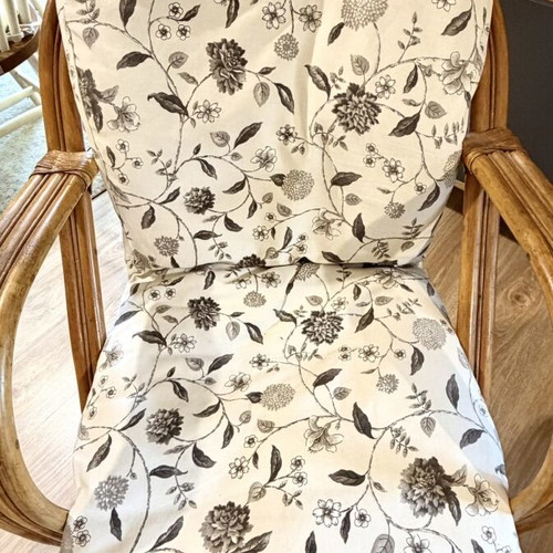 Set of 2 armchair cushions with filling and cover, floral pattern