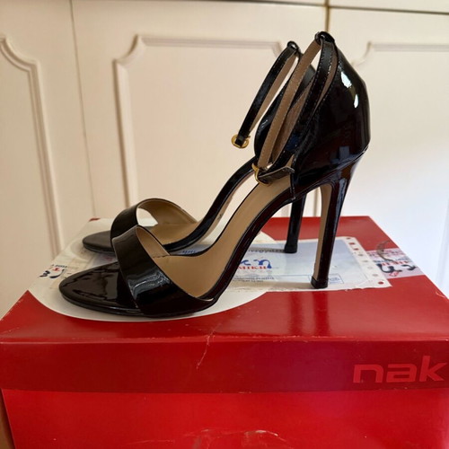 Nak black patent leather high-heeled sandals like new, size 38