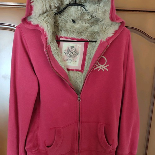 Benetton women's cardigan like new, red with inner fur lining