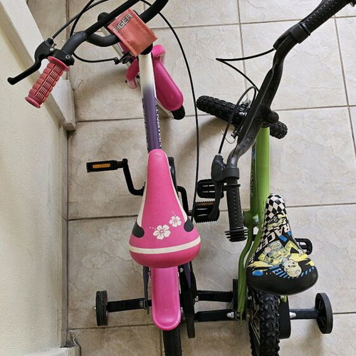 Children's bicycles like new for ages 3 to 8