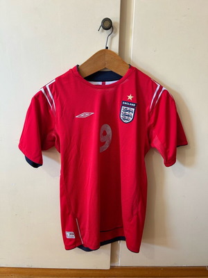 England Rooney Kit small 2004-2006 like new
