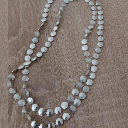 Women's necklace like new, silver color, double wrap design