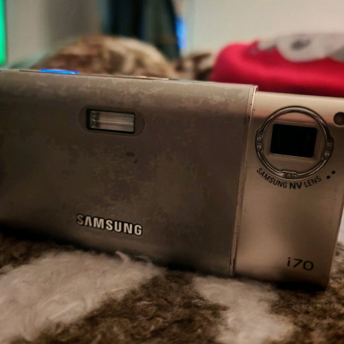 Samsung Digimax i70 Slide digital camera used with case and memory card