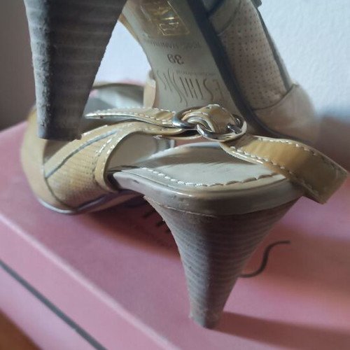 Esthissis sandals used, handmade no 39, beige patent leather