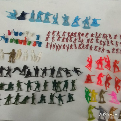 Military figure collection like new, various scales