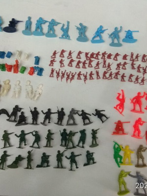 Military figure collection like new, various scales