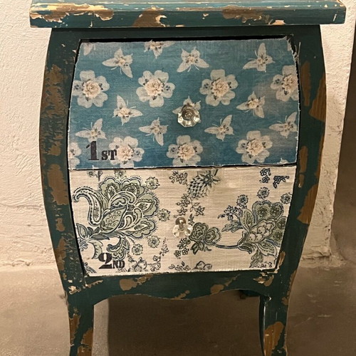 Inart vintage bedside table like new with 2 drawers