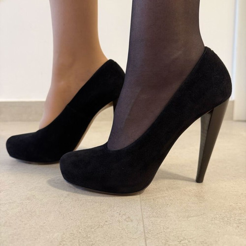 Maison Martin Margiela black suede pumps size 38.5 like new